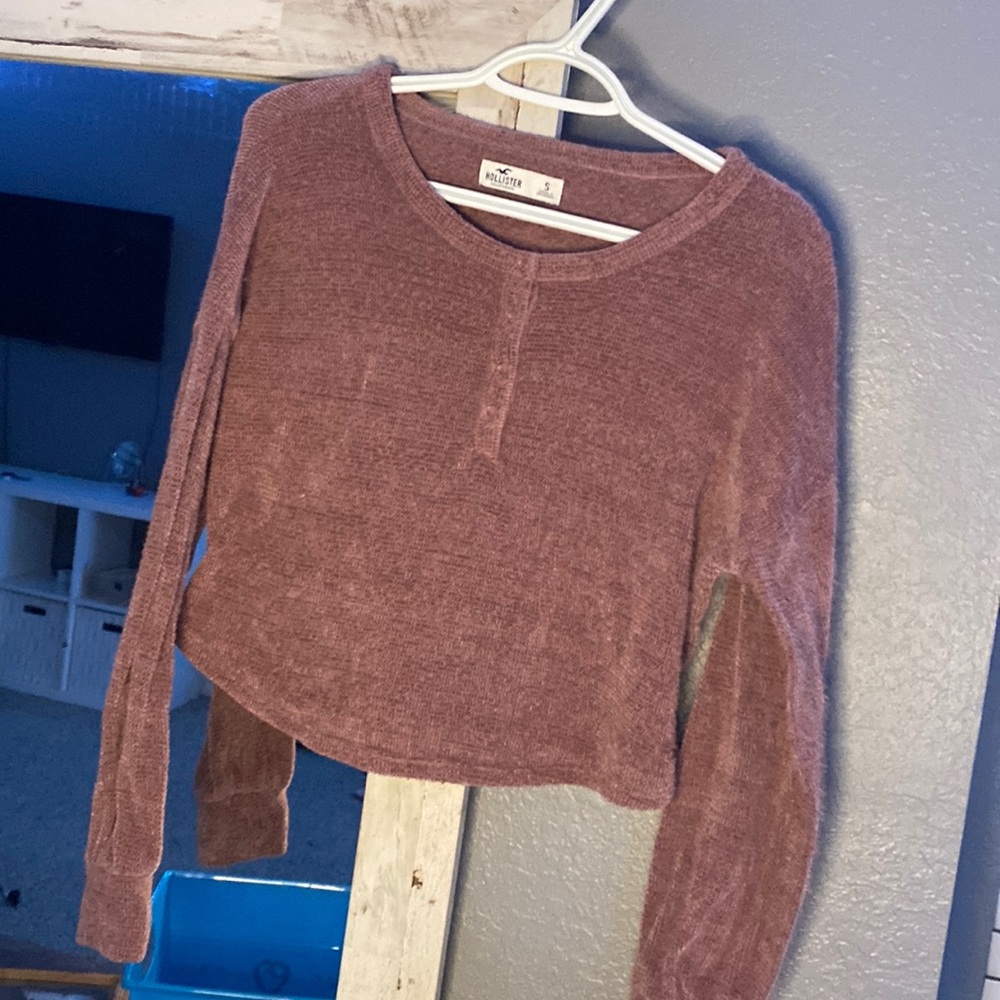 Long sleeve cropped fuzzy shirt from Hollister.